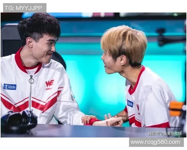 高校联赛点评：WE战队在比赛中展现出的速度与战术配合分析